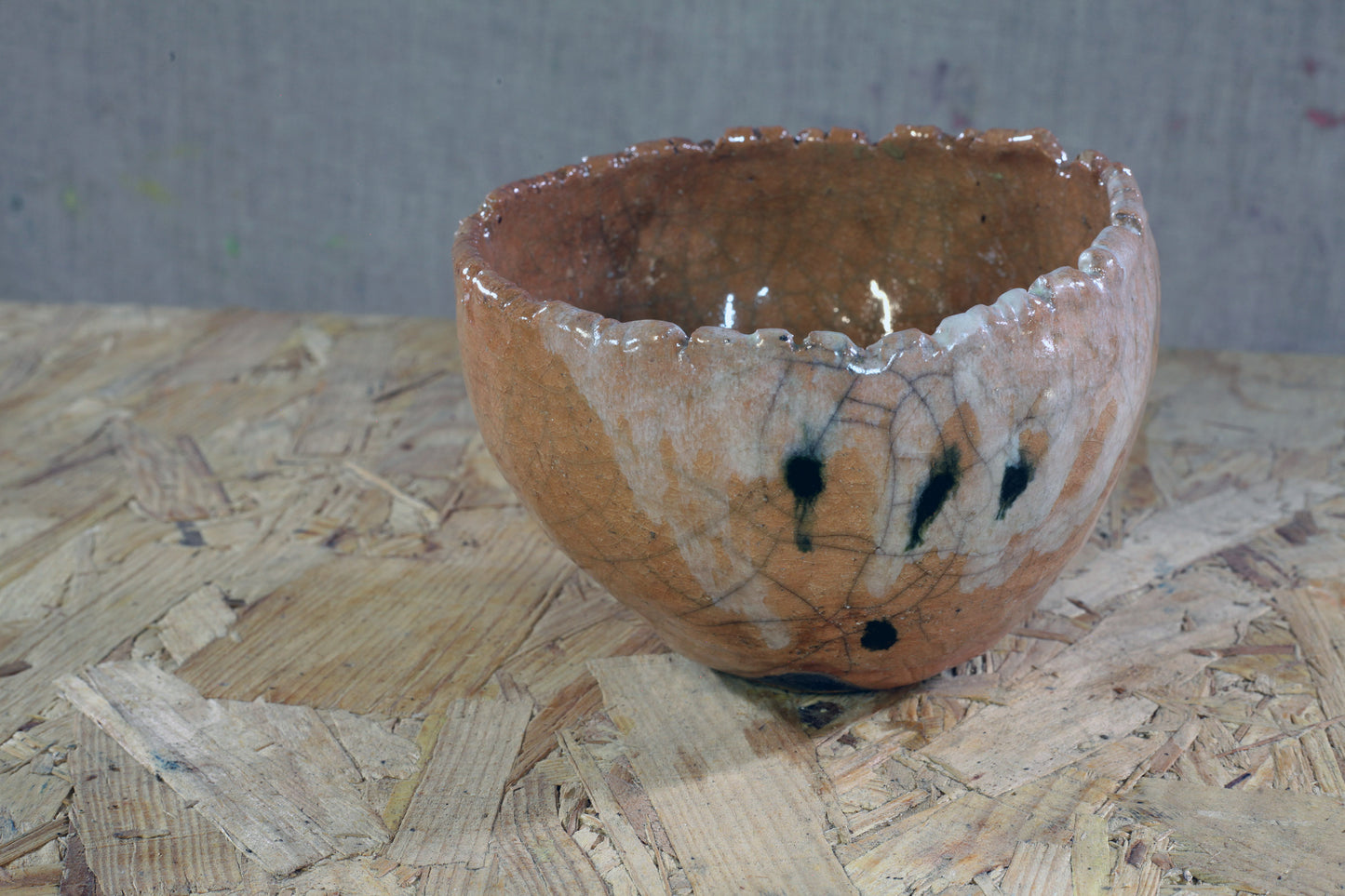 Thumb pot n.6 with three drops