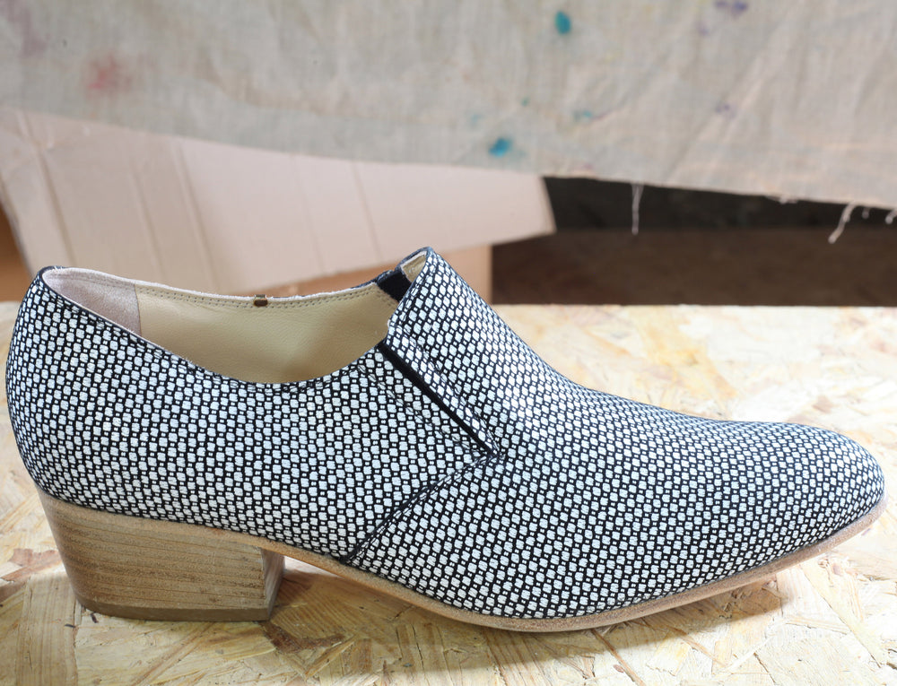 Glenmora Black and White