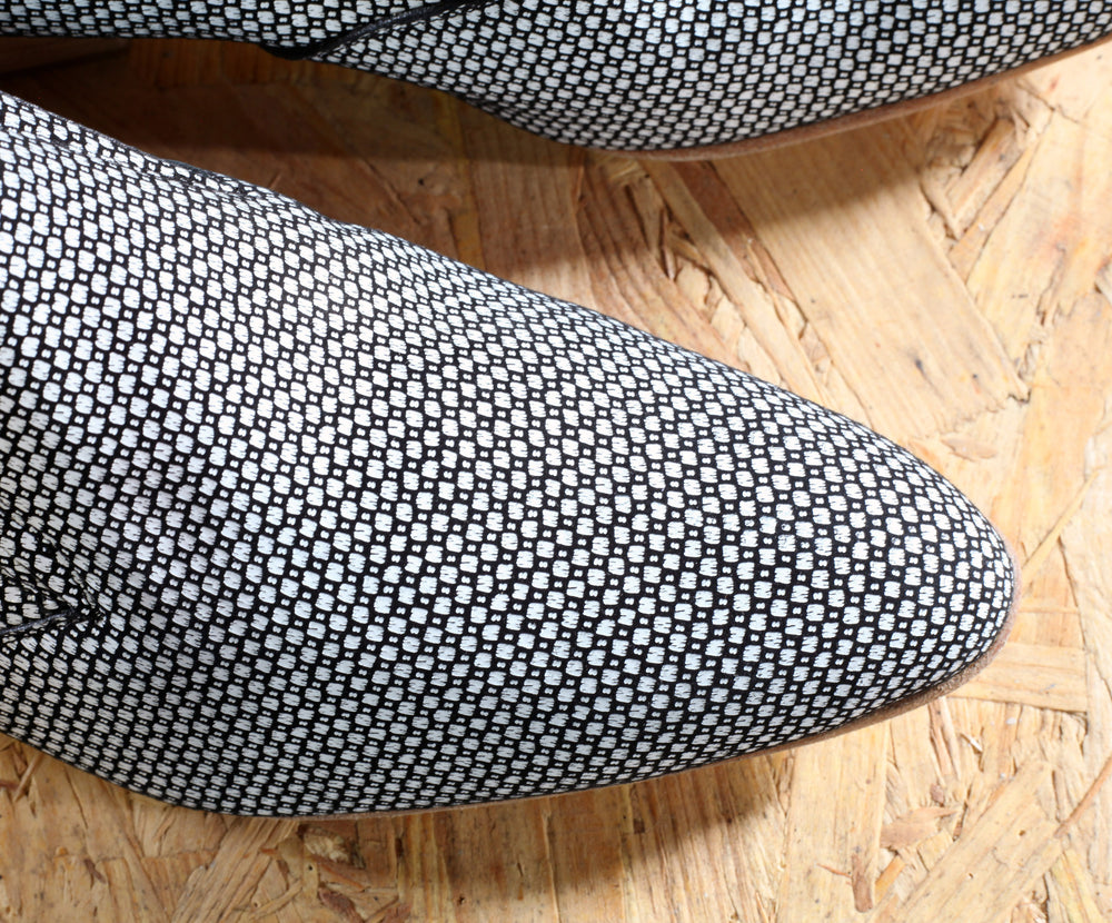 Glenmora Black and White