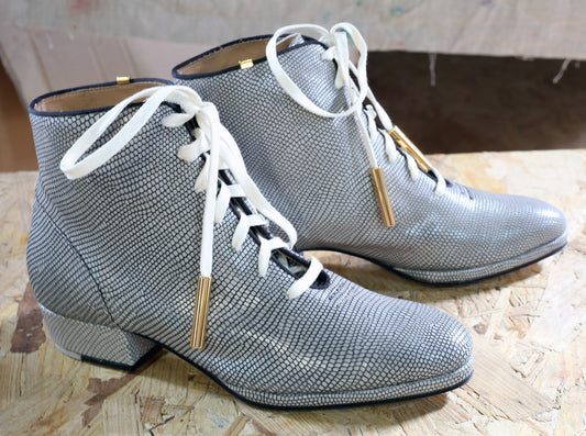 Zachary Two Tone Boot