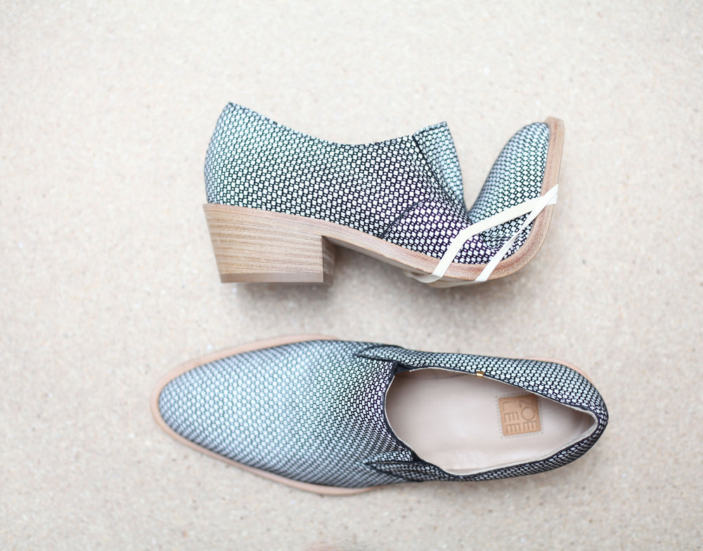 Glenmora Black and White