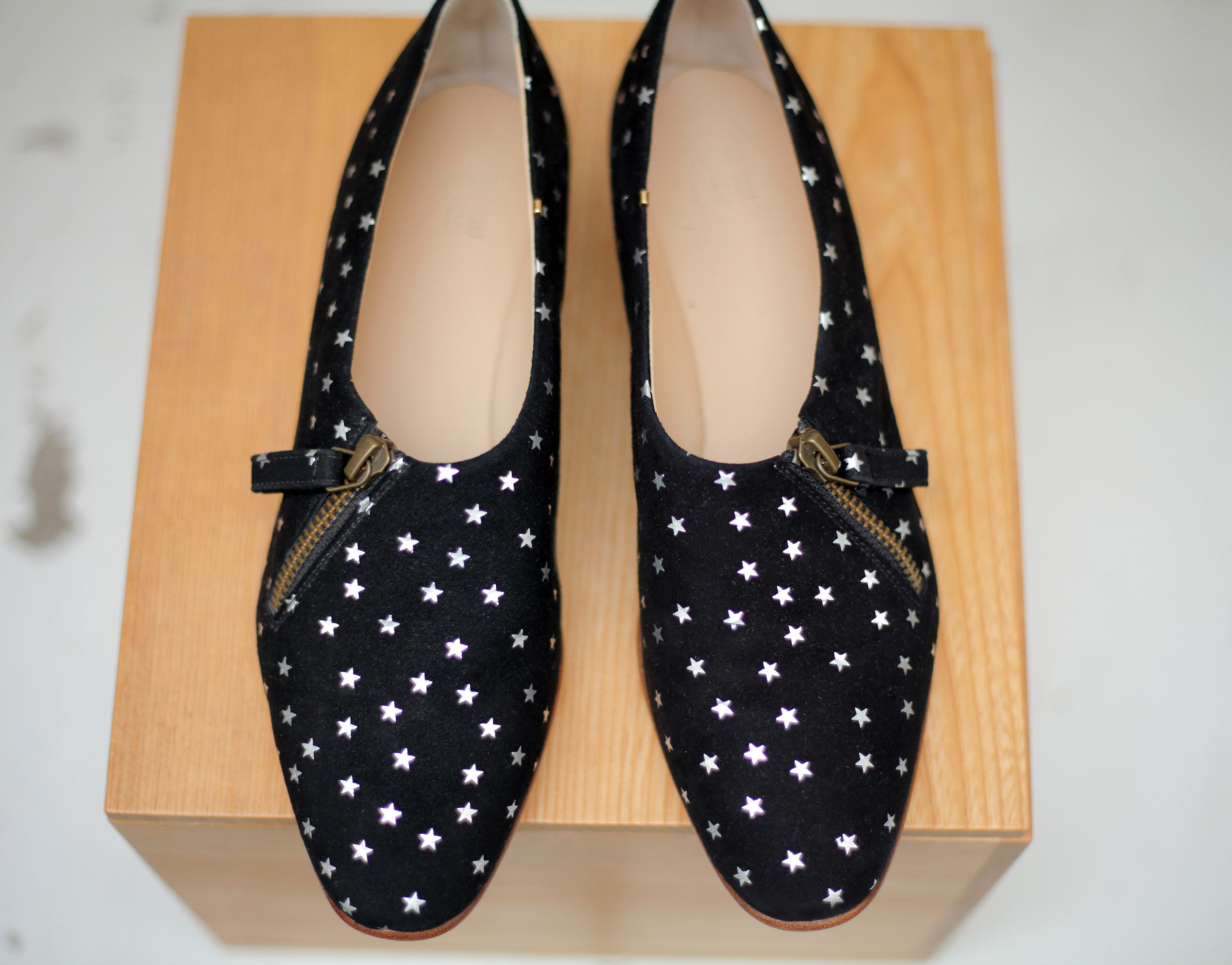 THE LAST CHANCE LAFAYETTE in silver stars sz 37.5