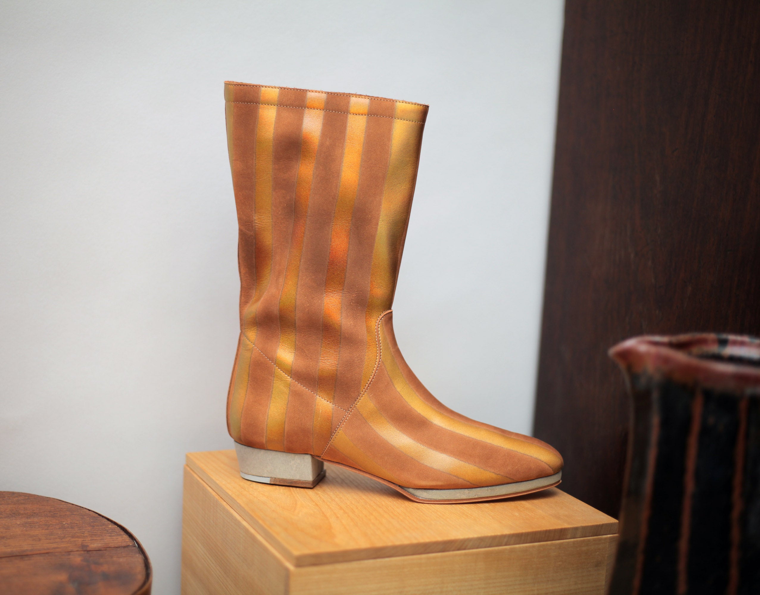 The Olla in gold paint stripe