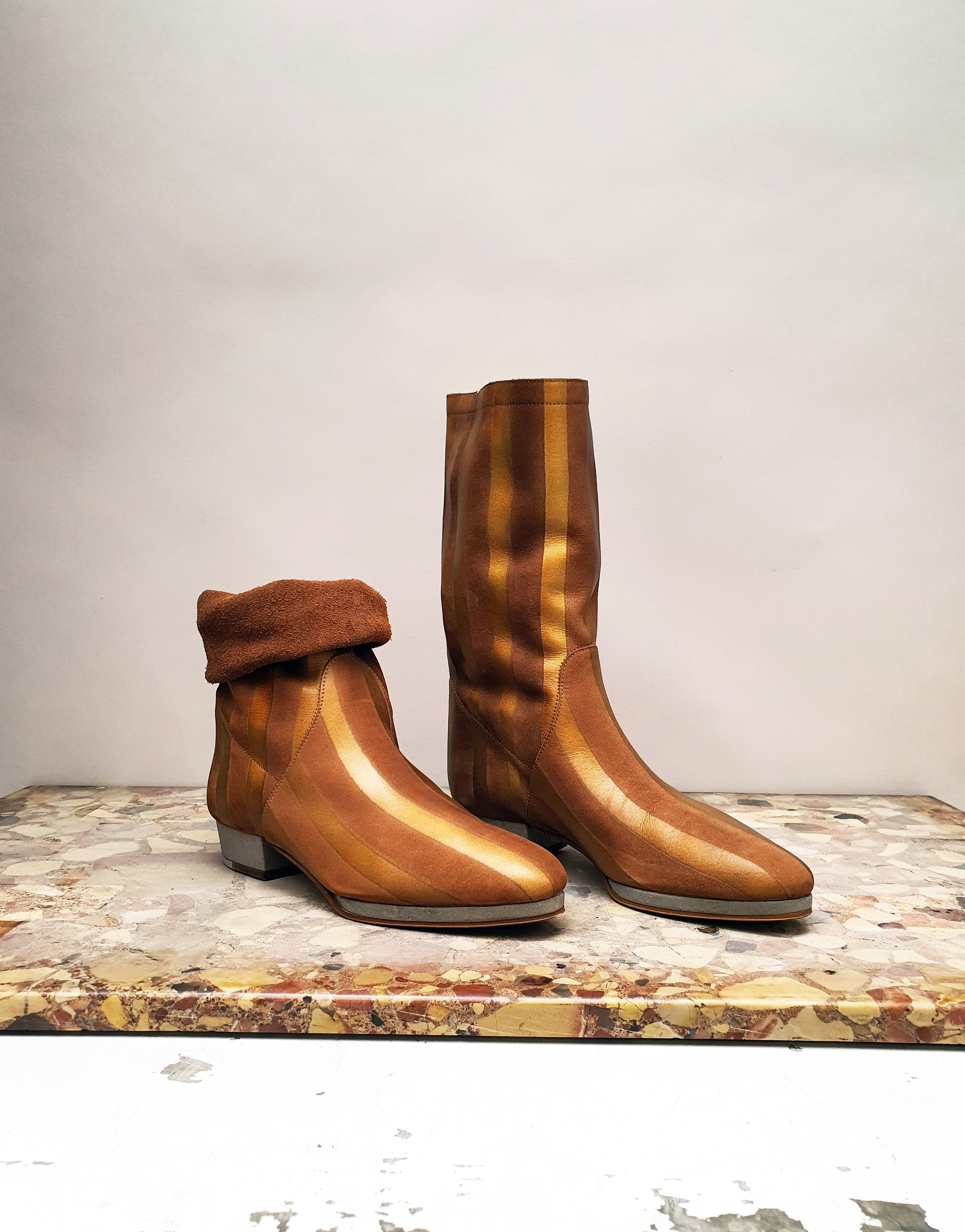 The Olla in gold paint stripe